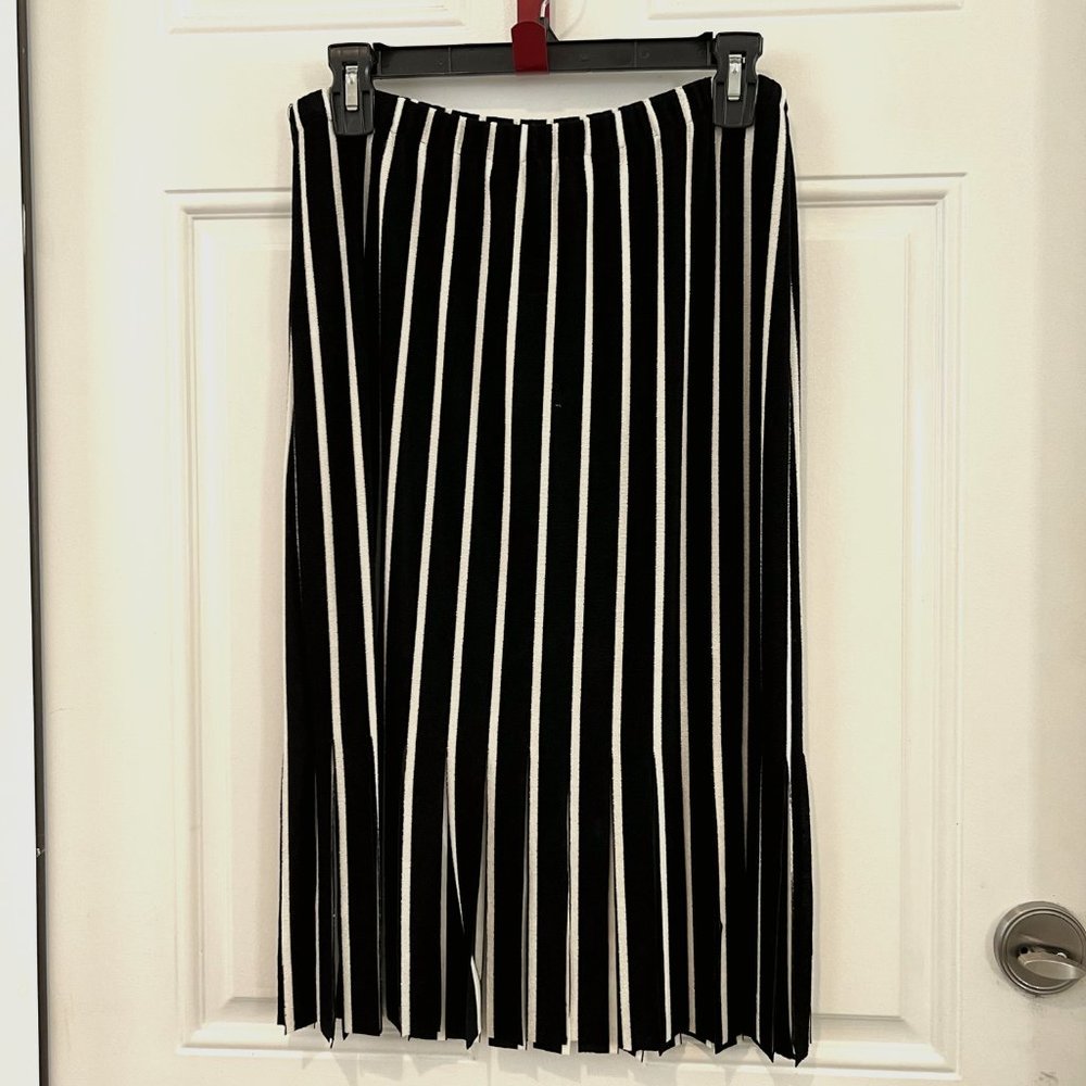 Yon Design Luxury Black and Ivory Creme Vertical Stripe Crepe Fringe Hem Skirt L